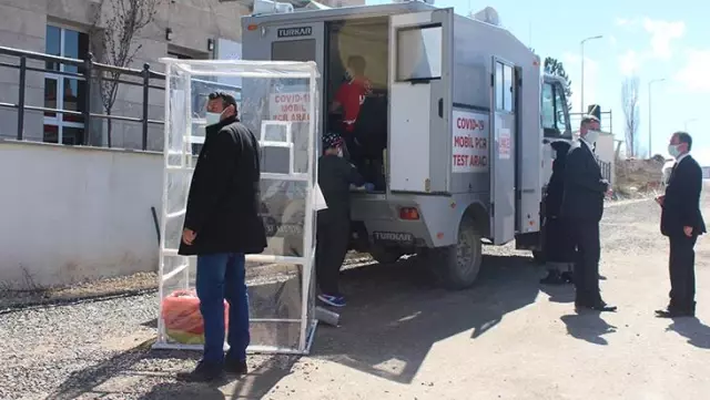 Vakaların arttığı Kastamonu'da, mobil PCR test aracı kullanımına başlandı Vakaların arttığı Kastamonu'da, mobil PCR test aracı kullanımına başlandı
