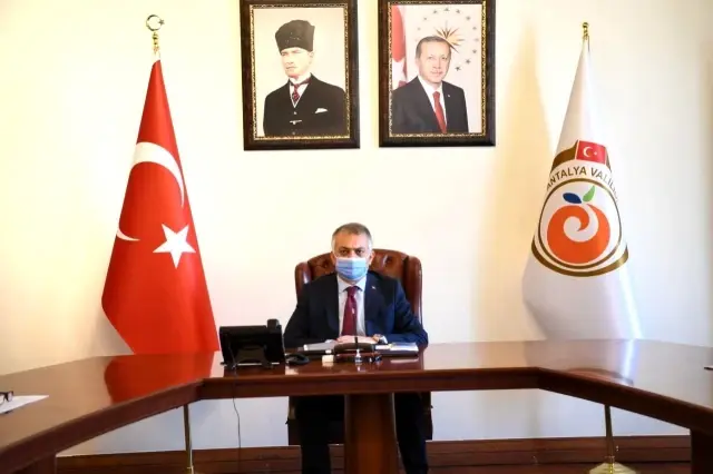 Vali Yazıcı: 'Devam eden 455 projenin toplam tutarı 5 milyar 979 milyon TL' Vali Yazıcı: 'Devam eden 455 projenin toplam tutarı 5 milyar 979 milyon TL'