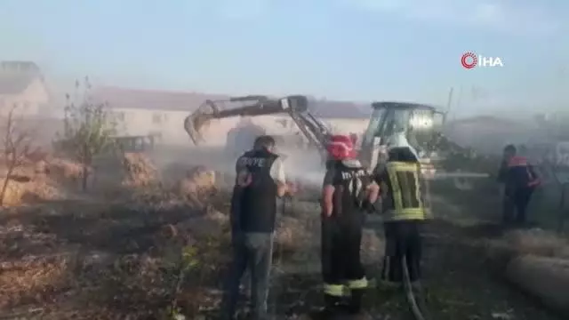 Son dakika haber... Suluova'da samanlık yangını: 20 ton saman kül oldu Son dakika haber... Suluova'da samanlık yangını: 20 ton saman kül oldu