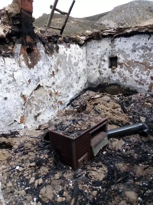 Yaylada çıkan yangında 2 ağıl kül oldu Yaylada çıkan yangında 2 ağıl kül oldu