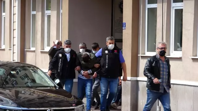 Yediemin otoparkından araç ve motosiklet çalan 5 şüpheli yakalandı Yediemin otoparkından araç ve motosiklet çalan 5 şüpheli yakalandı