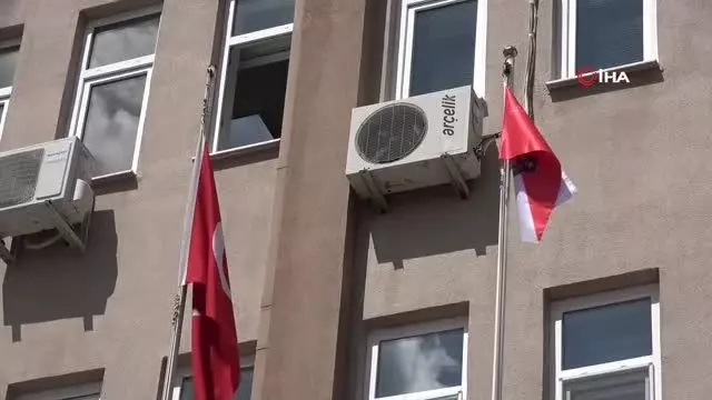 Yediemin otoparkından araç ve motosiklet çalan 5 şüpheli yakalandı Yediemin otoparkından araç ve motosiklet çalan 5 şüpheli yakalandı