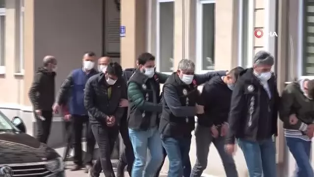Yediemin otoparkından araç ve motosiklet çalan 5 şüpheli yakalandı Yediemin otoparkından araç ve motosiklet çalan 5 şüpheli yakalandı