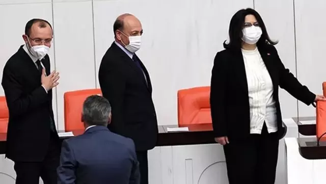Yeni bakanlar TBMM'de yemin etti, AK Parti'nin yeni vekil sayısı değişti Yeni bakanlar TBMM'de yemin etti, AK Parti'nin yeni vekil sayısı değişti