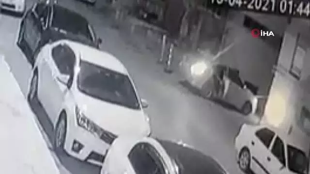 Zengin erkekleri kadınlarla tuzağa düşüren çete çökertildi Zengin erkekleri kadınlarla tuzağa düşüren çete çökertildi