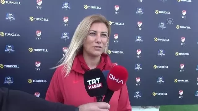 A Milli Kadın Futbol Takımı Teknik Direktörü Kırağası, Turkcell Kadın Futbol Ligi maçlarını izledi A Milli Kadın Futbol Takımı Teknik Direktörü Kırağası, Turkcell Kadın Futbol Ligi maçlarını izledi