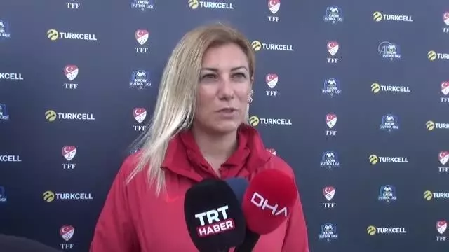 A Milli Kadın Futbol Takımı Teknik Direktörü Kırağası, Turkcell Kadın Futbol Ligi maçlarını izledi A Milli Kadın Futbol Takımı Teknik Direktörü Kırağası, Turkcell Kadın Futbol Ligi maçlarını izledi