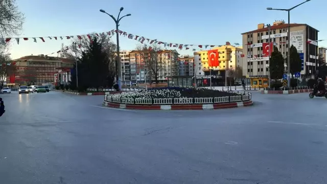 Afyonkarahisar'da 82 saatlik sokağa çıkma kısıtlaması başladı Afyonkarahisar'da 82 saatlik sokağa çıkma kısıtlaması başladı