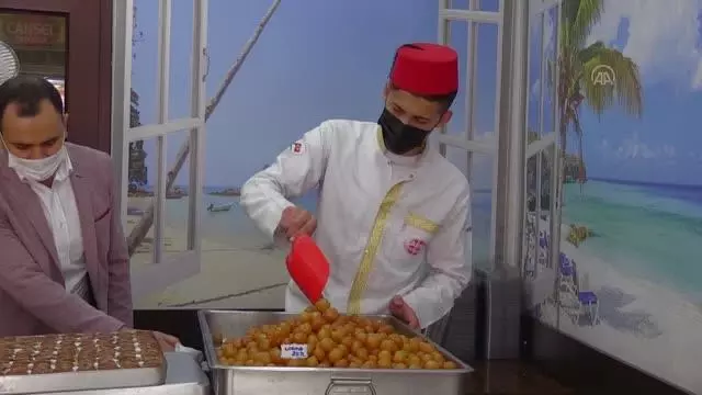 AFYONKARAHİSAR - Ramazan ayında 'güllaç' ile 'soğuk baklava' yoğun ilgi görüyor AFYONKARAHİSAR - Ramazan ayında 'güllaç' ile 'soğuk baklava' yoğun ilgi görüyor