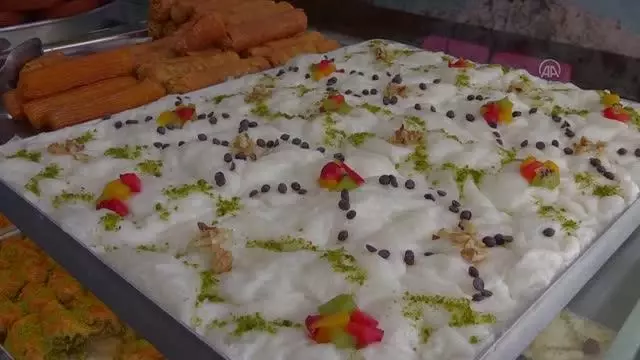 AFYONKARAHİSAR - Ramazan ayında 'güllaç' ile 'soğuk baklava' yoğun ilgi görüyor AFYONKARAHİSAR - Ramazan ayında 'güllaç' ile 'soğuk baklava' yoğun ilgi görüyor