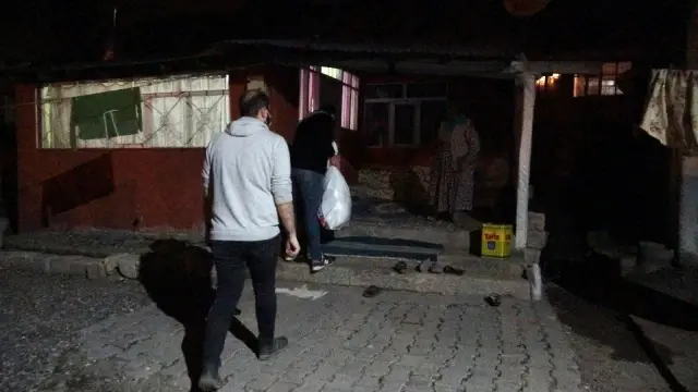 Ağrılı hayırseverler ihtiyaç sahiplerinin yüzünü güldürdü Ağrılı hayırseverler ihtiyaç sahiplerinin yüzünü güldürdü