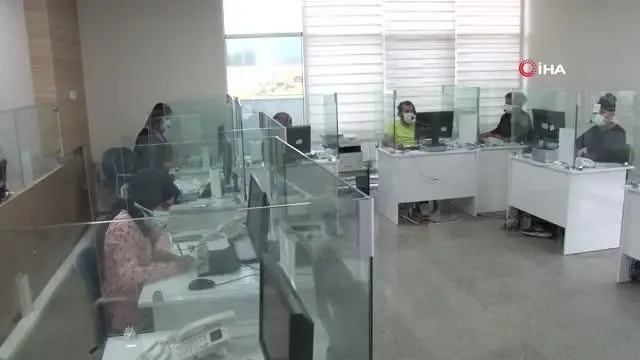 Antalya'da sağlık çalışanları aşı olmak istemeyen vatandaşları böyle ikna ediyor Antalya'da sağlık çalışanları aşı olmak istemeyen vatandaşları böyle ikna ediyor