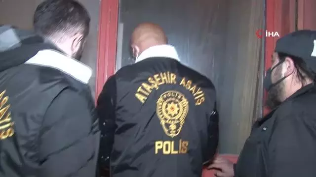 Ataşehir'de kumar oynayarak kısıtlamayı delen kişilerden pes dedirten savunma; Dost meclisiyiz, iftar açıyorduk Ataşehir'de kumar oynayarak kısıtlamayı delen kişilerden pes dedirten savunma; Dost meclisiyiz, iftar açıyorduk