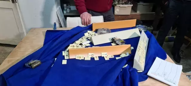 Ataşehir'de kumar oynayarak kısıtlamayı delen kişilerden pes dedirten savunma; Dost meclisiyiz, iftar açıyorduk Ataşehir'de kumar oynayarak kısıtlamayı delen kişilerden pes dedirten savunma; Dost meclisiyiz, iftar açıyorduk