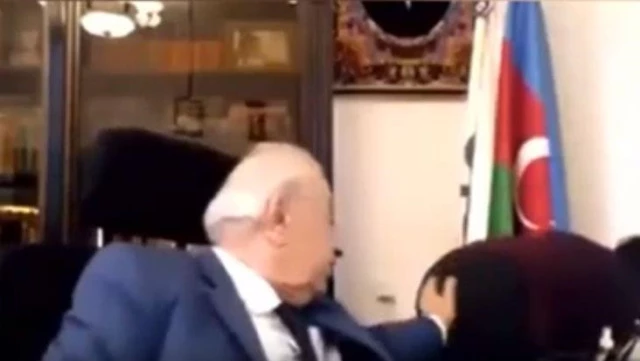Azerbaycanlı eski milletvekili, sekreterinin kalçasına dokunurken kameraya yakalandı