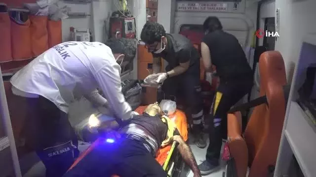 Babasını ve ağabeyini öldürdü, polise teslim oldu Babasını ve ağabeyini öldürdü, polise teslim oldu