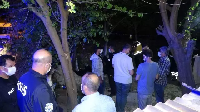 Babasını ve ağabeyini öldürdü, polise teslim oldu Babasını ve ağabeyini öldürdü, polise teslim oldu