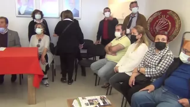 BALIKESİR - Ayvalık'ta CHP'li bazı belediye meclis üyelerine baskı yapıldığı iddiasına ilişkin açıklama sırasında gerginlik BALIKESİR - Ayvalık'ta CHP'li bazı belediye meclis üyelerine baskı yapıldığı iddiasına ilişkin açıklama sırasında gerginlik