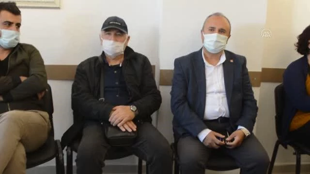 BALIKESİR - Ayvalık'ta CHP'li bazı belediye meclis üyelerine baskı yapıldığı iddiasına ilişkin açıklama sırasında gerginlik