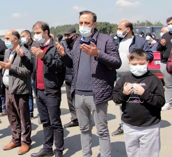 Beşiktaş'taki otobüs kazasında ölen kadın son yolculuğuna uğurlandı Beşiktaş'taki otobüs kazasında ölen kadın son yolculuğuna uğurlandı