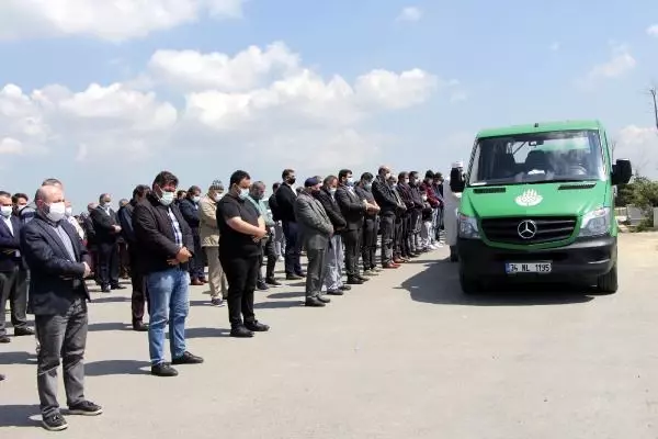 Beşiktaş'taki otobüs kazasında ölen kadın son yolculuğuna uğurlandı Beşiktaş'taki otobüs kazasında ölen kadın son yolculuğuna uğurlandı