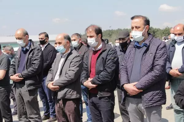 Beşiktaş'taki otobüs kazasında ölen kadın son yolculuğuna uğurlandı Beşiktaş'taki otobüs kazasında ölen kadın son yolculuğuna uğurlandı