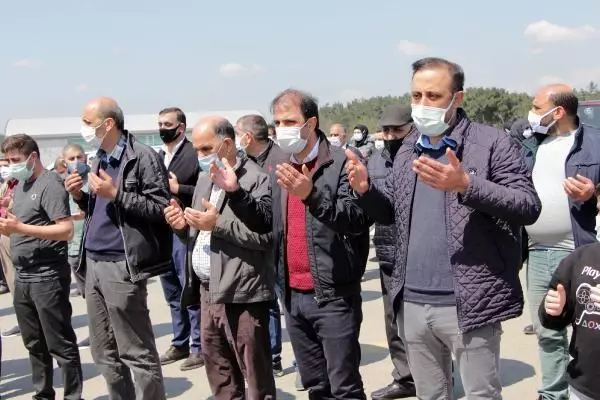 Beşiktaş'taki otobüs kazasında ölen kadın son yolculuğuna uğurlandı Beşiktaş'taki otobüs kazasında ölen kadın son yolculuğuna uğurlandı