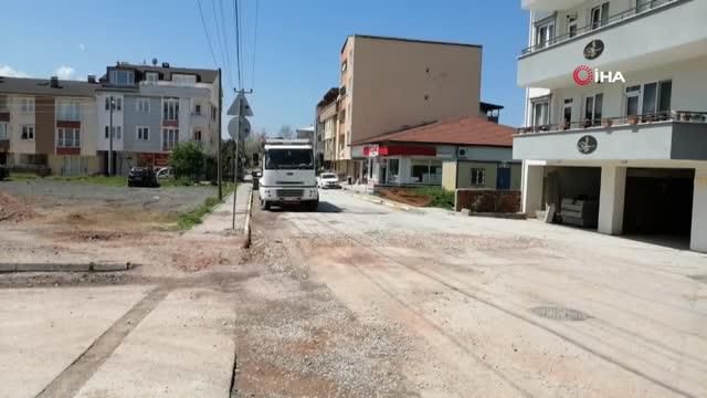 caddede giderken otomobili ile cukura dustu 2 14084623 o