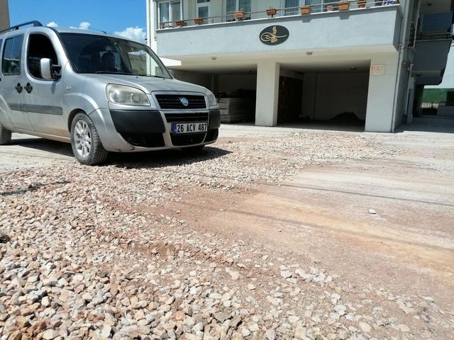 caddede giderken otomobili ile cukura dustu 3 14083146 o