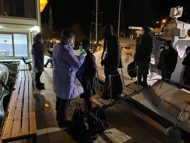 Çanakkale açıklarında 101 düzensiz göçmen kurtarıldı Çanakkale açıklarında 101 düzensiz göçmen kurtarıldı