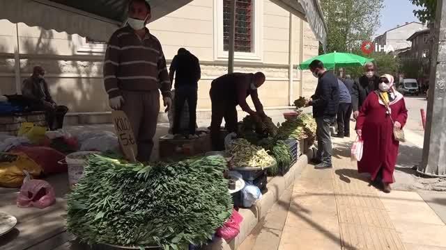 Doğu'nun muzu 'ışkın' tezgahlardaki yerini aldı Doğu'nun muzu 'ışkın' tezgahlardaki yerini aldı