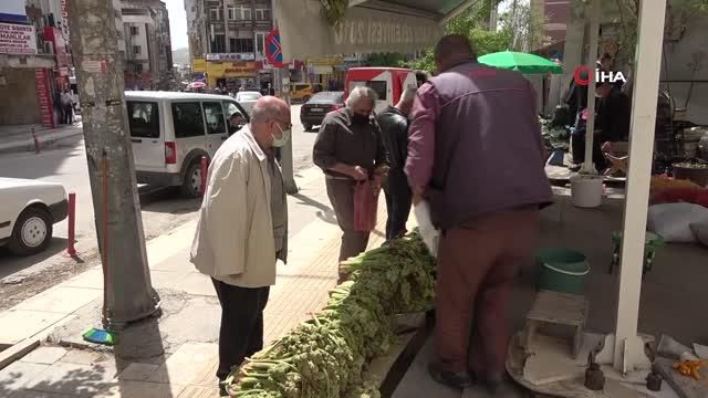 Doğu'nun muzu 'ışkın' tezgahlardaki yerini aldı Doğu'nun muzu 'ışkın' tezgahlardaki yerini aldı