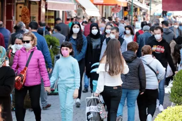 ESKİŞEHİR'DE KISITLAMA ÖNCESİ SOKAKLAR DOLDU ESKİŞEHİR'DE KISITLAMA ÖNCESİ SOKAKLAR DOLDU