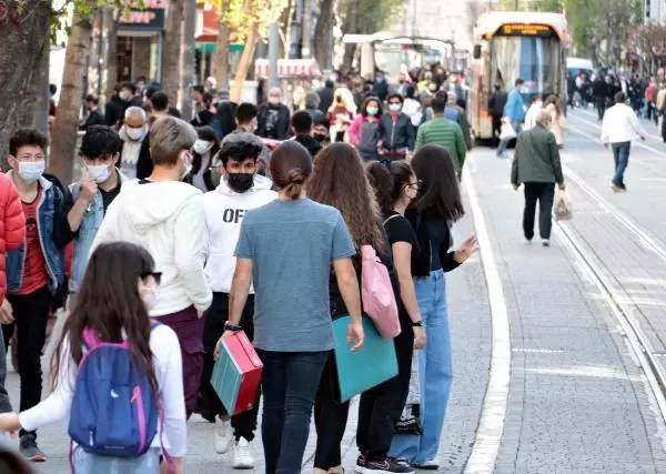 ESKİŞEHİR'DE KISITLAMA ÖNCESİ SOKAKLAR DOLDU ESKİŞEHİR'DE KISITLAMA ÖNCESİ SOKAKLAR DOLDU