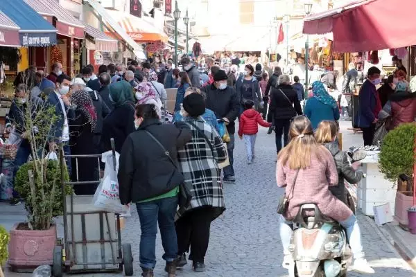 ESKİŞEHİR'DE KISITLAMA ÖNCESİ SOKAKLAR DOLDU ESKİŞEHİR'DE KISITLAMA ÖNCESİ SOKAKLAR DOLDU