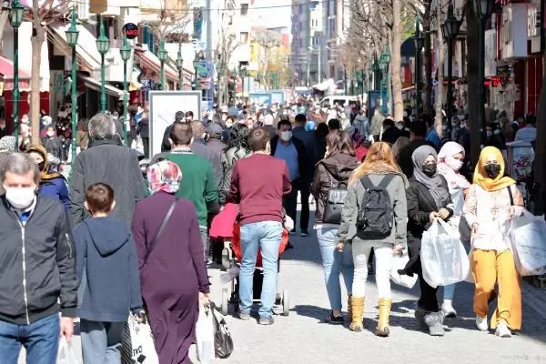 ESKİŞEHİR'DE KISITLAMA ÖNCESİ SOKAKLAR DOLDU ESKİŞEHİR'DE KISITLAMA ÖNCESİ SOKAKLAR DOLDU