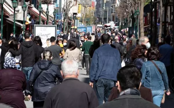 ESKİŞEHİR'DE KISITLAMA ÖNCESİ SOKAKLAR DOLDU ESKİŞEHİR'DE KISITLAMA ÖNCESİ SOKAKLAR DOLDU