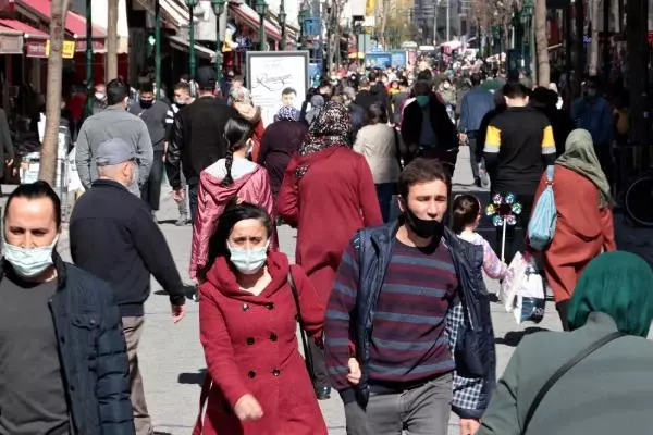 ESKİŞEHİR'DE KISITLAMA ÖNCESİ SOKAKLAR DOLDU ESKİŞEHİR'DE KISITLAMA ÖNCESİ SOKAKLAR DOLDU