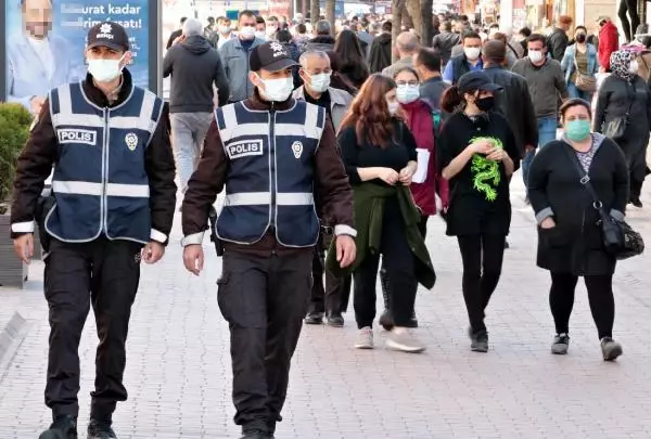 ESKİŞEHİR'DE KISITLAMA ÖNCESİ SOKAKLAR DOLDU ESKİŞEHİR'DE KISITLAMA ÖNCESİ SOKAKLAR DOLDU