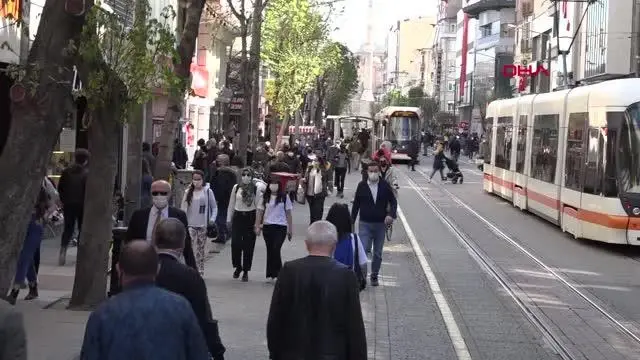 ESKİŞEHİR'DE KISITLAMA ÖNCESİ SOKAKLAR DOLDU ESKİŞEHİR'DE KISITLAMA ÖNCESİ SOKAKLAR DOLDU