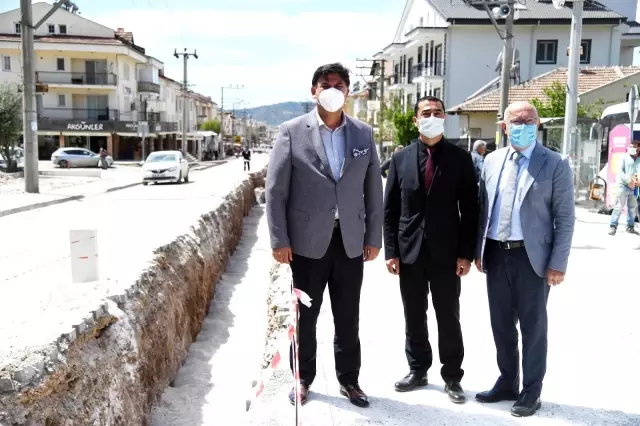 Fethiye'de sıcak asfalt çalışmaları için imzalar atıldı Fethiye'de sıcak asfalt çalışmaları için imzalar atıldı