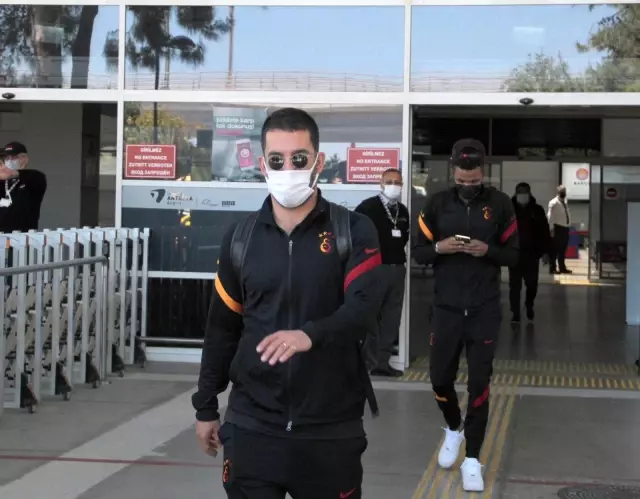 Galatasaray'a Antalya'da coşkulu karşılama Galatasaray'a Antalya'da coşkulu karşılama
