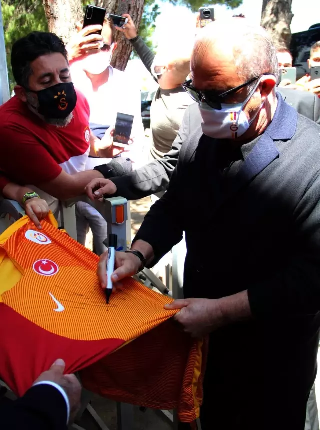 Galatasaray'a Antalya'da coşkulu karşılama Galatasaray'a Antalya'da coşkulu karşılama