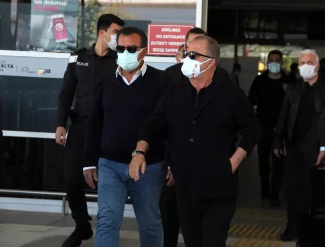 Galatasaray'a Antalya'da coşkulu karşılama Galatasaray'a Antalya'da coşkulu karşılama