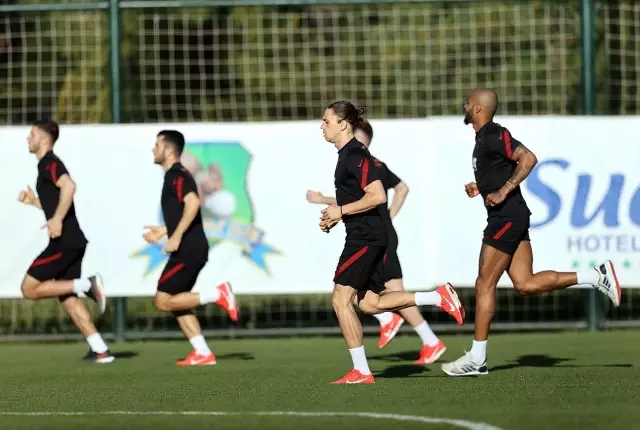 Galatasaray, Antalya'da çalıştı Galatasaray, Antalya'da çalıştı