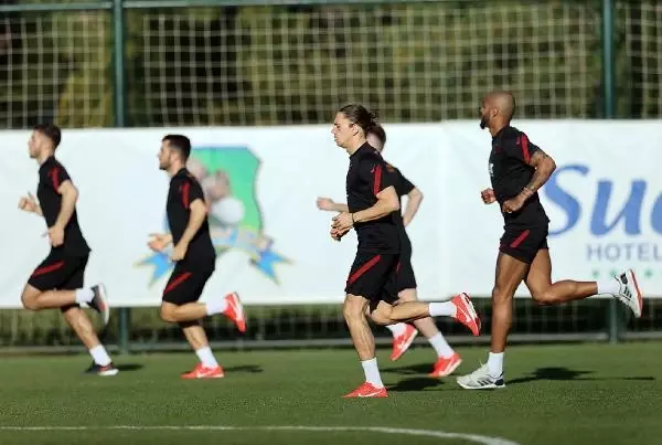 Galatasaray, Antalyaspor maçı hazırlıklarına Belek'te başladı Galatasaray, Antalyaspor maçı hazırlıklarına Belek'te başladı