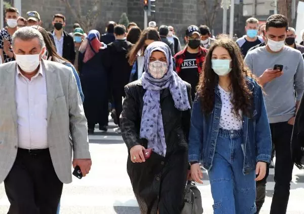 Kayseri'de kısıtlama öncesi alışveriş yoğunluğu Kayseri'de kısıtlama öncesi alışveriş yoğunluğu
