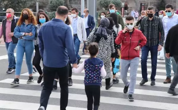Kayseri'de kısıtlama öncesi alışveriş yoğunluğu Kayseri'de kısıtlama öncesi alışveriş yoğunluğu
