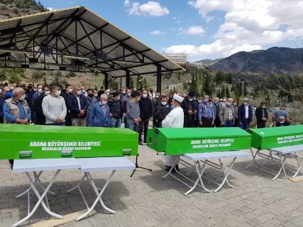 Kazada ölen sürücü, eşi ve oğlu yan yana toprağa verildi Kazada ölen sürücü, eşi ve oğlu yan yana toprağa verildi