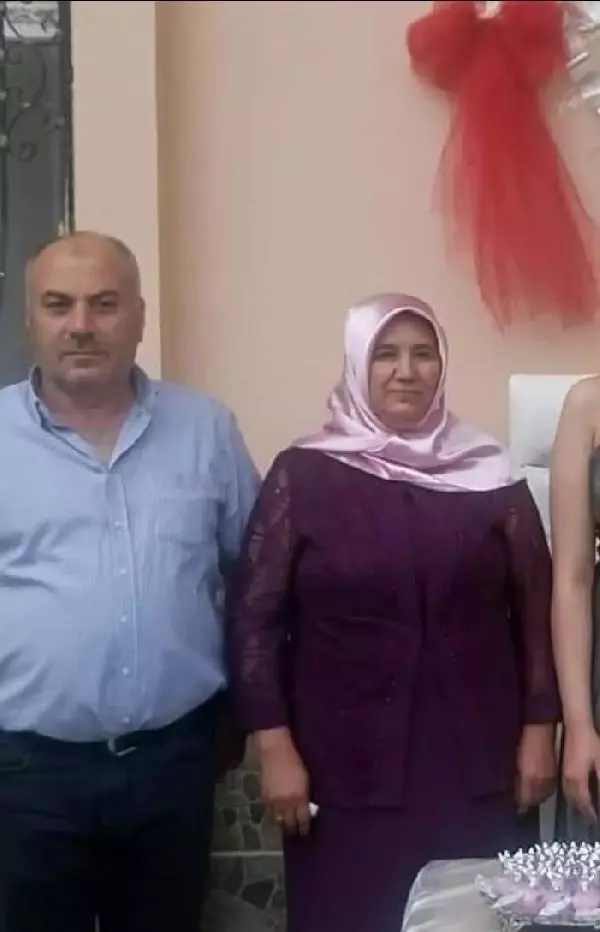 Kazada ölen sürücü, eşi ve oğlu yan yana toprağa verildi Kazada ölen sürücü, eşi ve oğlu yan yana toprağa verildi